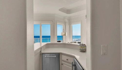 Luxury Gulf-Front 3BR Penthouse with Wraparound Balcony