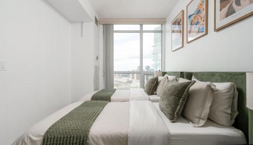 Condo with 2 Beds in Fantastic Location