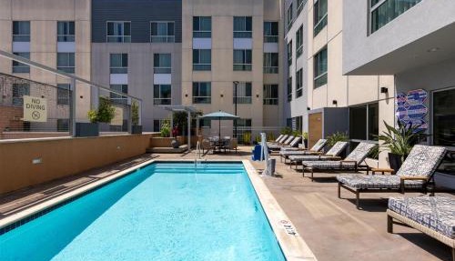 Hampton Inn & Suites Los Angeles - Glendale