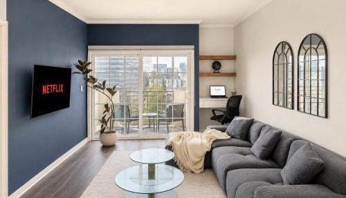Bright & Spacious in Iconic LA Neighborhood Free parking - 10mins to Cedars