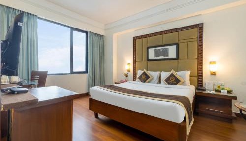 Foxoso The BMK Hotel