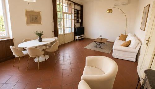 Private Garden & Free Parking - 2 Bedroom Apartment