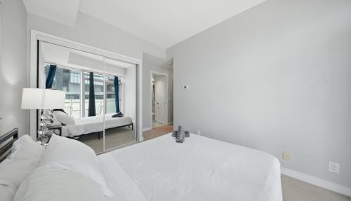 Sleek 3BR 2BA by Scotiabank Arena & CN Tower