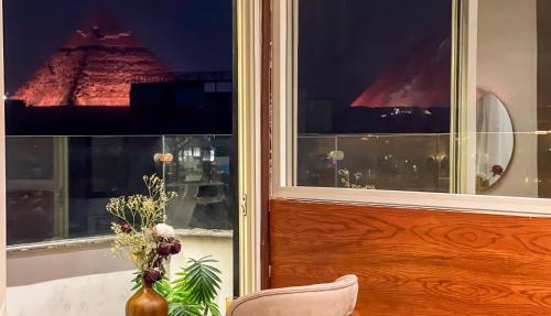 pyramids palace view iNN