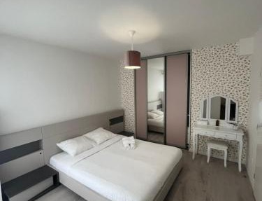 Apartment with balcony at the gates of Paris