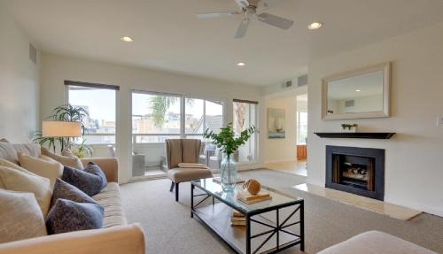 Two Bedroom Coastal Residence with Pool Access