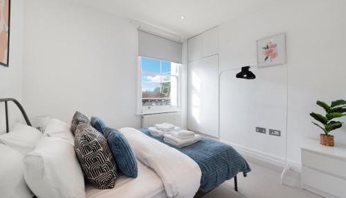 Gillespie Road Apartment by MoreThanStays