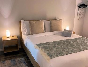 Downtown Cozy 1BR Condo - Pool & Hot Tub, Ideal for longer stays