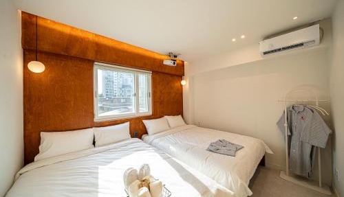 Monday Mansion Hotel