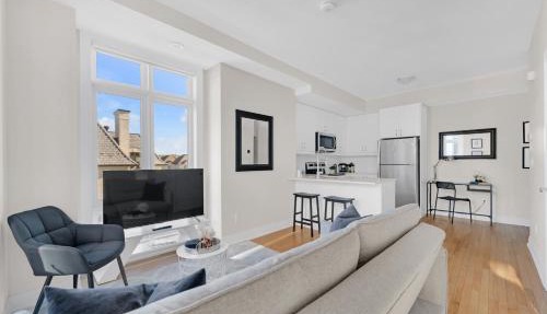 Luxe Toronto Townhome, Rooftop Terrace, Parking