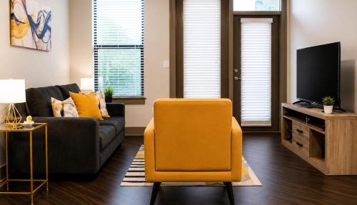 Luxury Midtown 1BR with Private Balcony and Rooftop Pool