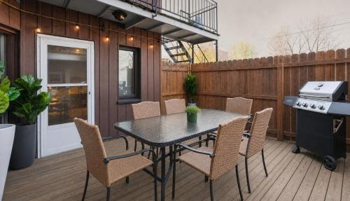 LiV MTL Avenue Spacious 3BR Rooftop Suite Near Downtown Montreal