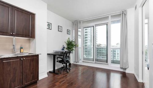 Chic Fort York Condo w Stunning Balcony Views