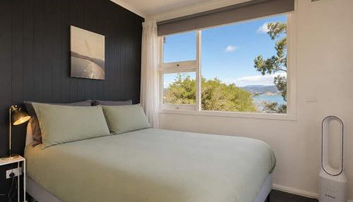 Ocean View Holiday Home - Easy Access to Hobart