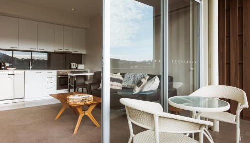 Montage Apartment + Views + Location + Car Parking