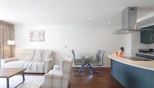Fully Serviced Two-Bed Apartment near London Excel