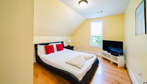 Family-Friendly 4BR Boston Stay Near Franklin Park, Free Parking, Near MTBA 233-3