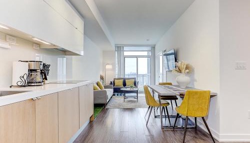 Lakeview 1 Bed 1 Den by Rogers Centre