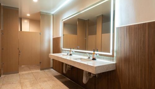 Kins Hotel