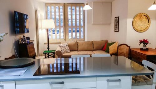 Quiet Ground Floor Mews Flat and parking
