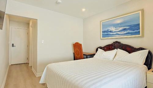 Modern Ensuite Rooms - Walk to Subway Station & Rogers Stadium