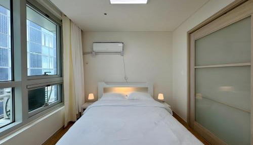 Healing stay just 3 minutes on foot from Gwanghwamun, within walking distance to Myeongdong, Gyeongbokgung, and Insadong