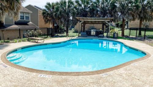 10 Min to Downtown - Pet-friendly, TV with Parking