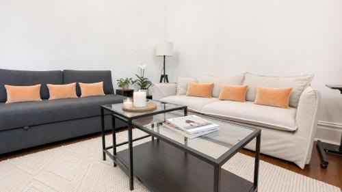 Pyrmont NSW - Stylish 2 Bedroom Apartment with Balcony