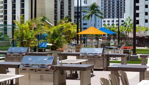 37th-floor retreat with lanai, pool, & scenic views