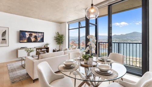 Modern 2BR in Vancouver's Most Iconic Building Walk to Skytrain and Seawall