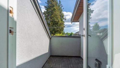 Modern 2BR 2BA Vancouver Suite