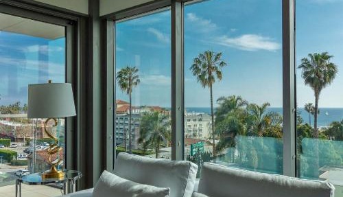Two Bedroom Oceanfront Retreat with Panoramic View
