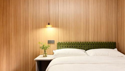 马蒂斯酒店 上海浦东机场店 Matisse American Graffiti Style Hotel Shanghai & Free Airport Pick-up & Drop-off 24 &7 Service500 meters straight from Airport beautiful courtyard laundry service
