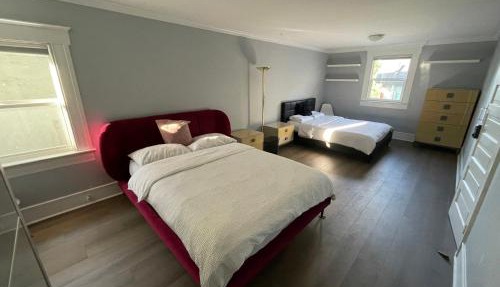 2 queen Beds Over 330 sq ft