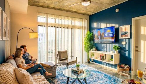 Stylish 1BD - Central Downtown - Gym, Pool, Parking