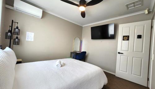 Private Room 2- Affordable Luxury