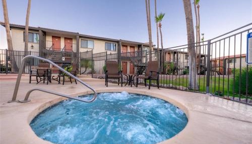 124 Fully Furnished 1BR Suite-Prime Location