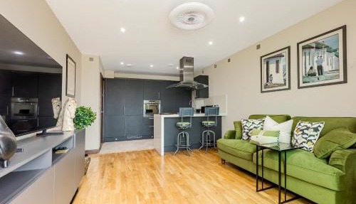 High-End Riverfront 1BR Apt, Prestigious Battersea