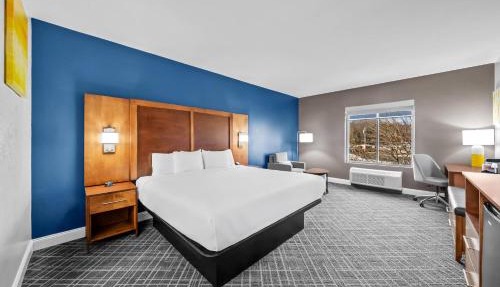Comfort Inn & Suites Plainville-Foxboro