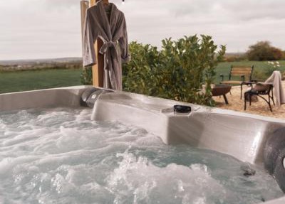 Countryside Retreat with Hot Tub near Bicester Village