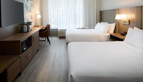 Holiday Inn & Suites Montreal Airport by IHG