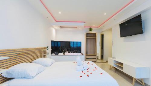 Suite with Jacuzzi & Parking Near CDG Airport