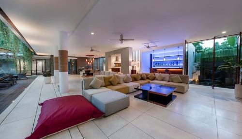 The Muse Luxury Apartment - Private Room with Share Facilities