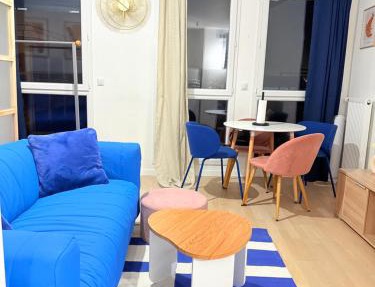La maison colorée proche de Paris et Gare du Nord, parking gratuit