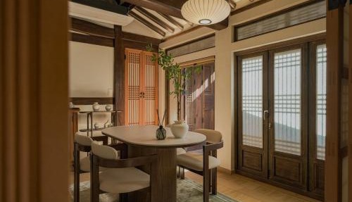 30 seconds from Dongmyo Station Private Hanok Exclusive use DDP Cheonggyecheon Dongdaemun Selected as an excellent hanok Maximum 5 people