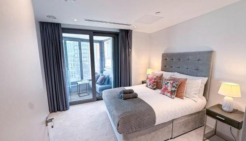 3BDR Kings Cross Apt with 2 Balconies, Workspace, Wi-Fi near St Pancras & Camden by Staylio London