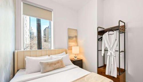 The McCaul Spacious Suite Near Chinatown