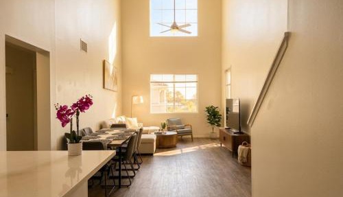 Spacious Loft Apartment 3B 2B in Marina Del Rey