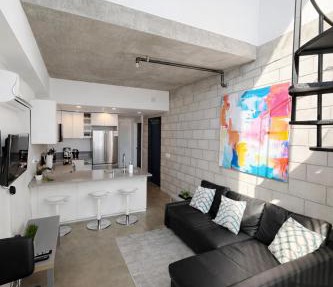 CasaViva Loft - Modern 2BR with Garage Parking, In-Unit Washer Dryer & ADA Access - Walk to Hillcrest, 5 Min to Gaslamp & North Park