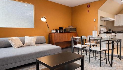 Downtown Pvt Rm w Desk-Ensuite Bathroom-Near TTC